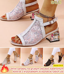【35-43】👡 Letnie sandały na grubym obcasie w jednolitym kolorze z kryształkami w kształcie rybich ust