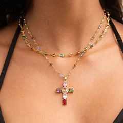 ✨✝️ KUP 1, DRUGI GRATIS! 🎁 Kolorowy naszyjnik z krzyżykiem z cyrkonii + eleganckie pudełko prezentowe 💎